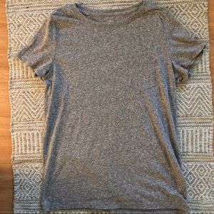 Basic heather gray tee with front pocket